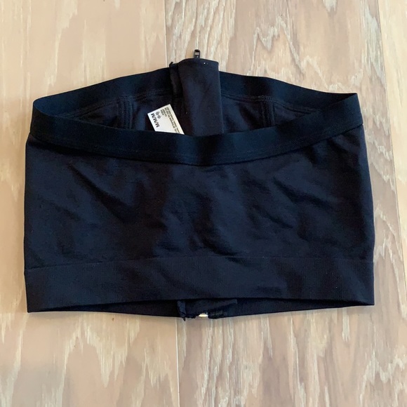 Medela breast pump bra - Size medium - Picture 7 of 7